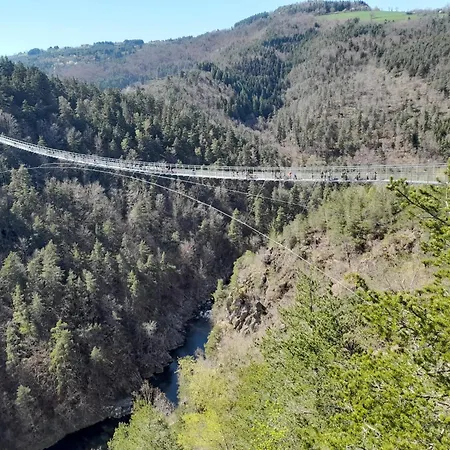 Des Gorges Du Lignon Pour 29 Personnes Semesterbostad Grazac (Auvergne)